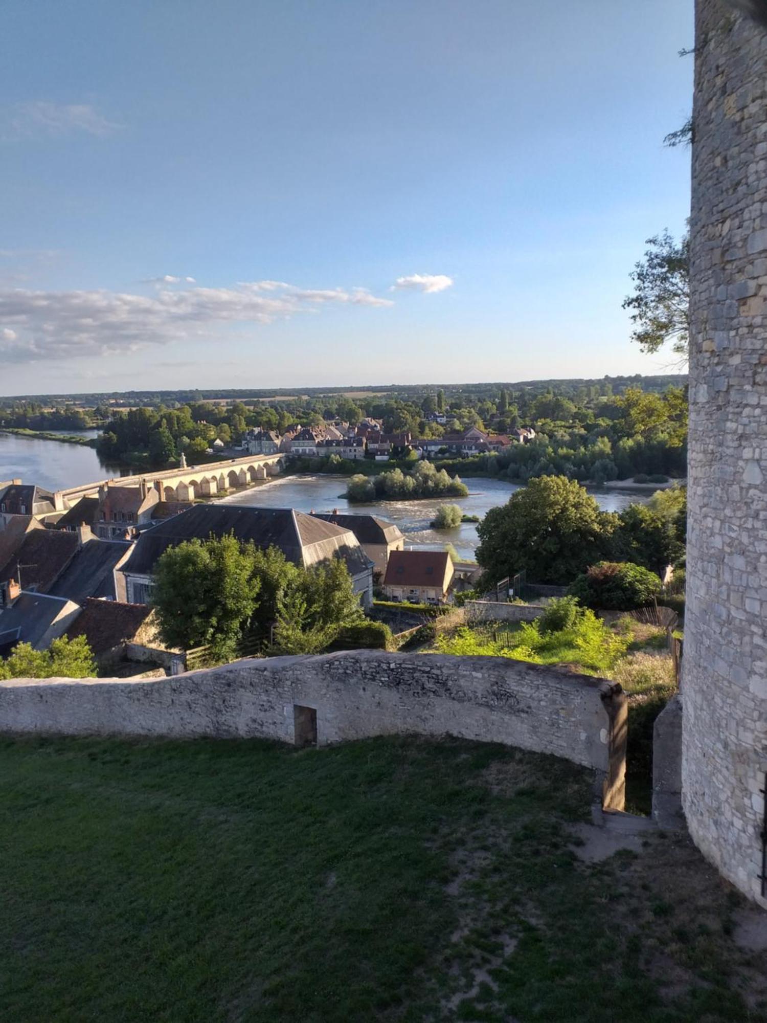 La Cour Du Chateau La Charité-sur-Loire Exteriér fotografie