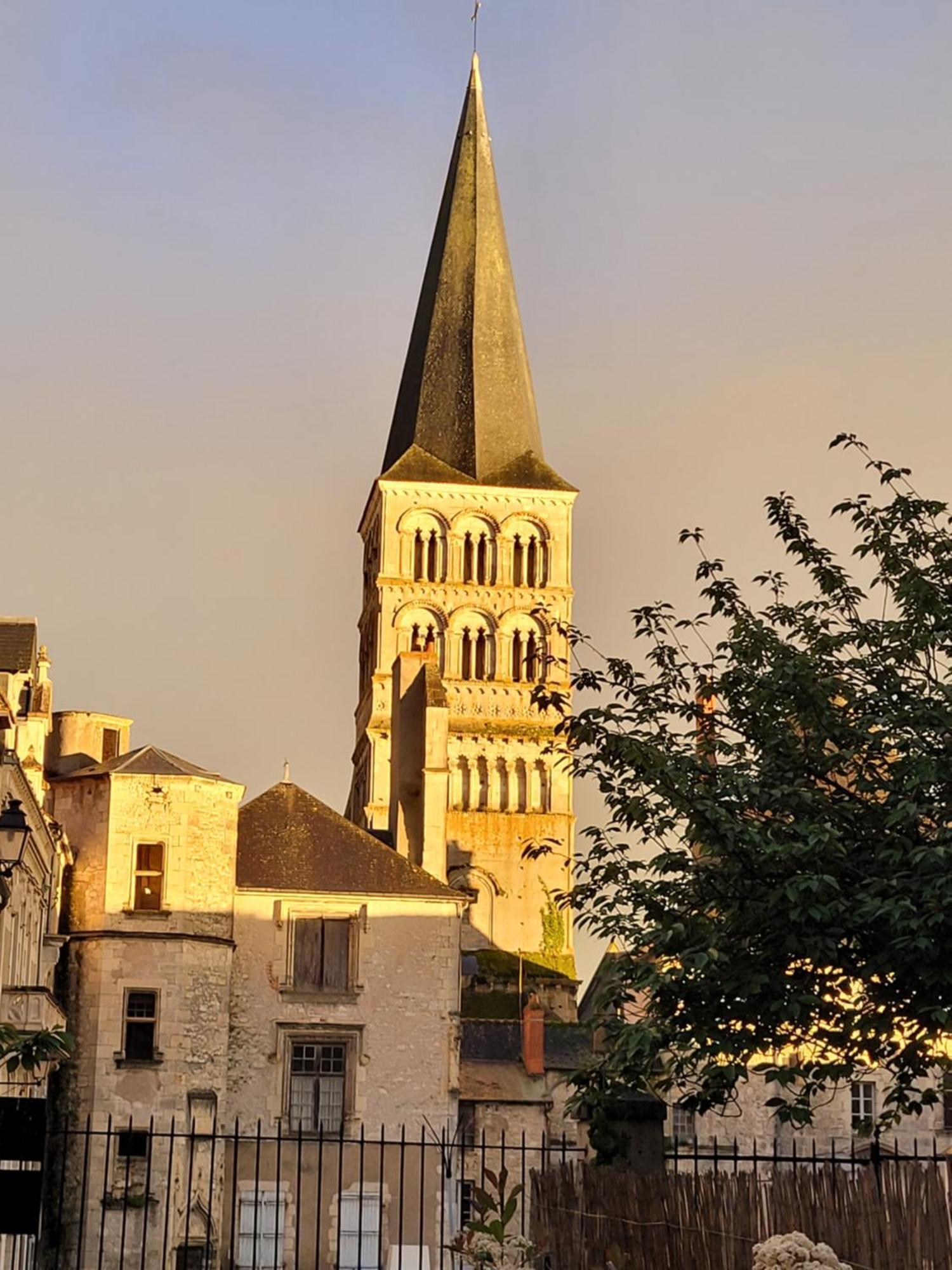 La Cour Du Chateau La Charité-sur-Loire Exteriér fotografie